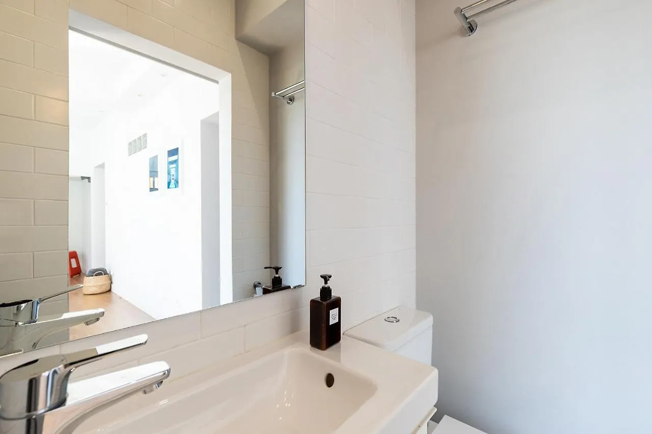 Claude Homes Lisbon Marques Apartment